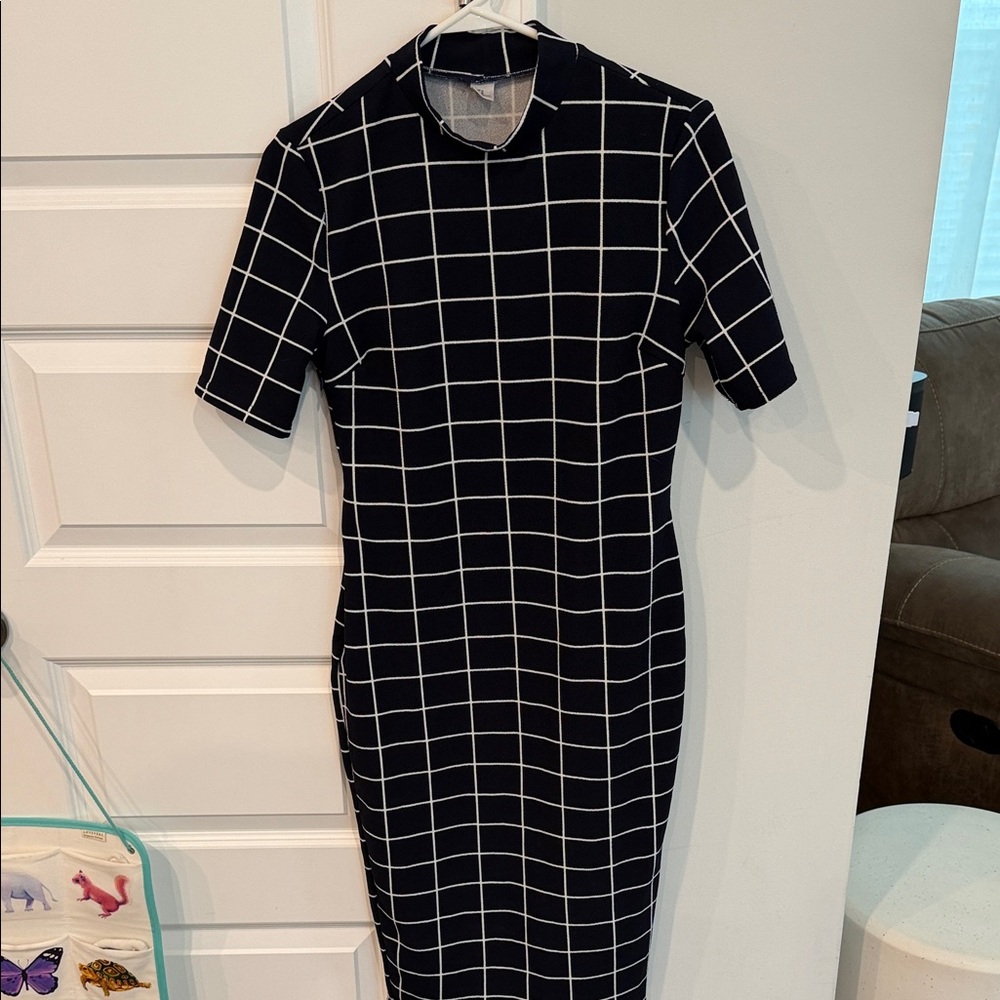 Black Windowpane Midi Dress with Short Sleeves Size Medium